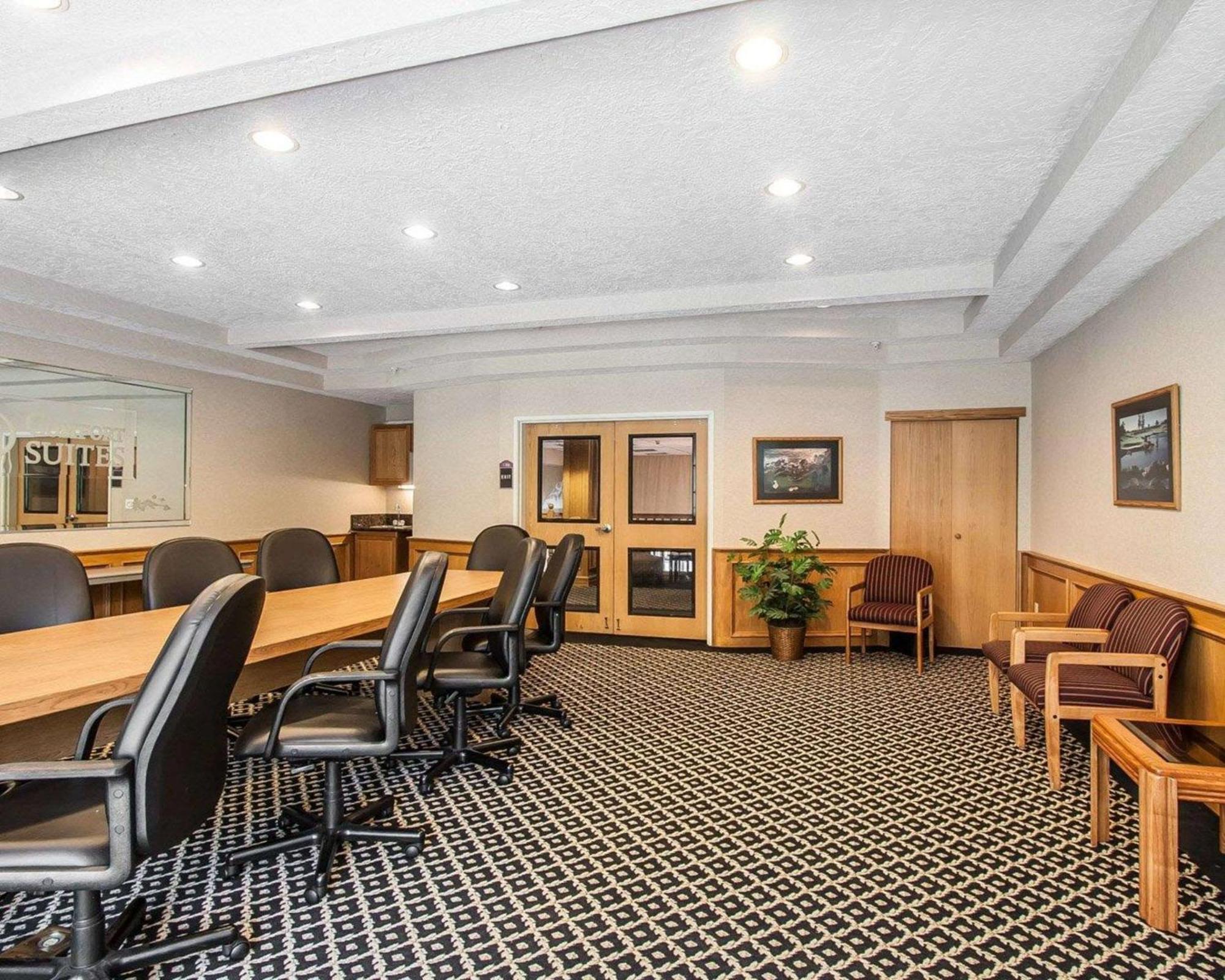 Comfort Suites Клакамас Экстерьер фото